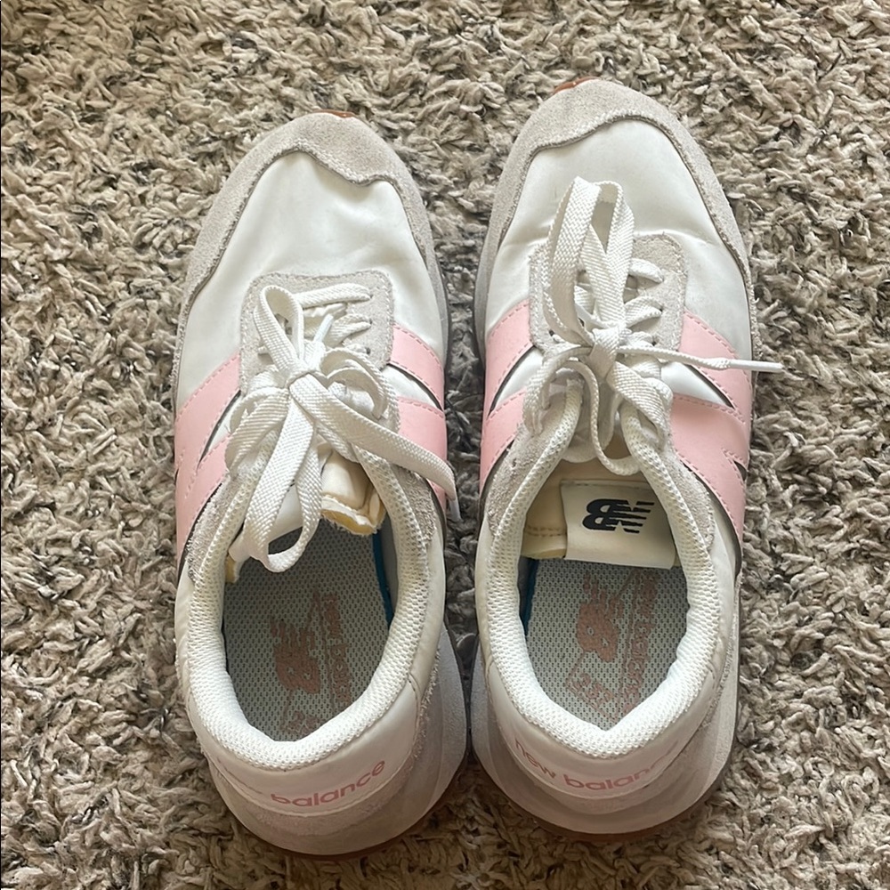 New Balance Classic White and Pink Shoes - Picture 1 of 3